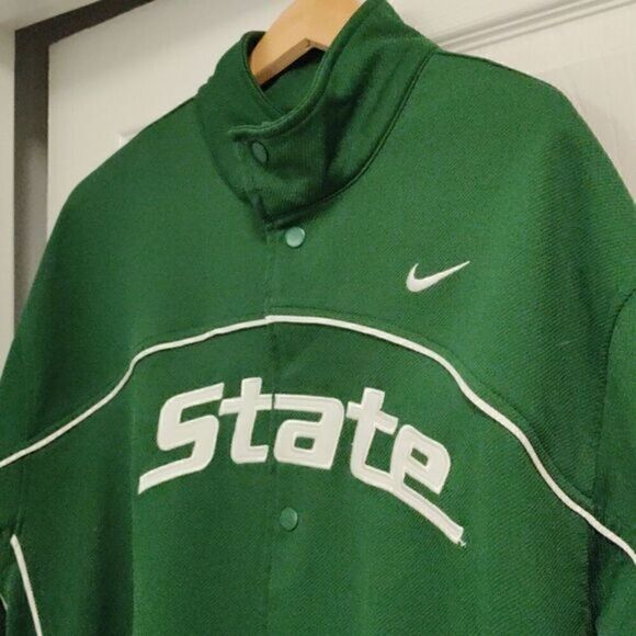 Michigan State Basketball Warm-Up - Picture 3 of 8